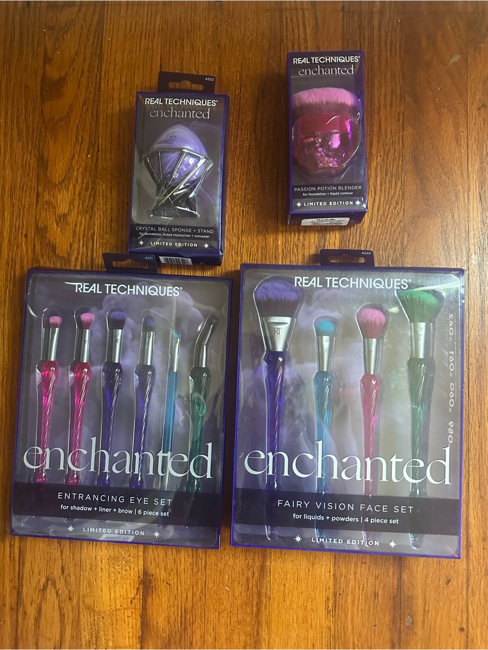 Real Techniques Enchanted Limited Edition Eye Set , Blender,ball Sponge, Face Sé